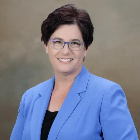 Liz Recchia Headshot